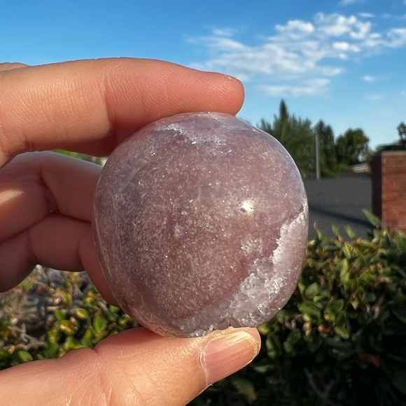 SKULL LOVERS - Pink Amethyst Skull Carving with Druzy - Picture 6 of 7